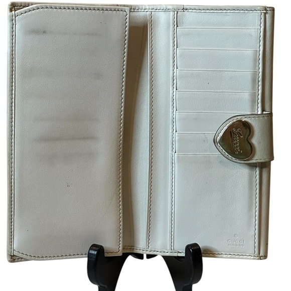 Gucci Cream Monogram Wallet with Heart Clasp - Picture 12 of 15